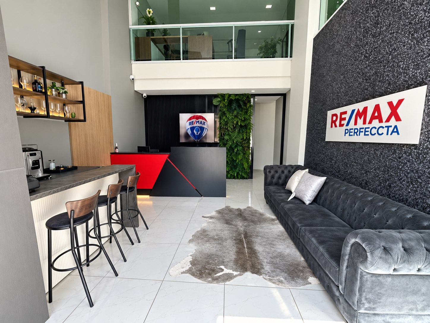 Equipe e escritório da RE/MAX Perfeccta em Passo Fundo