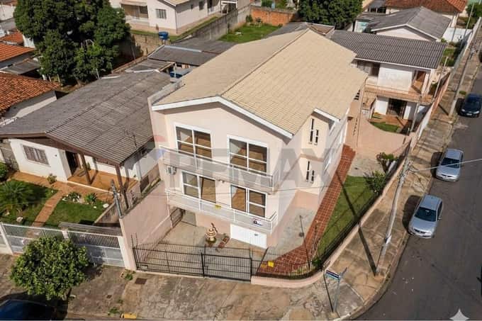 Prédio Residencial com excelente potencial de renda e moradia