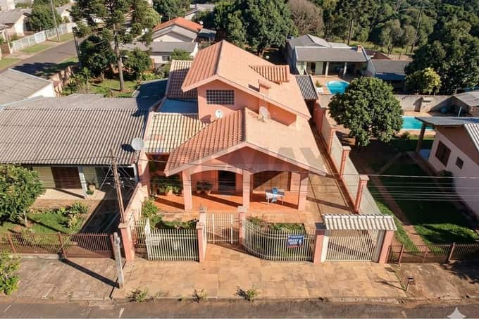 Sofisticação, espaço e conforto em uma residência completa para sua família!