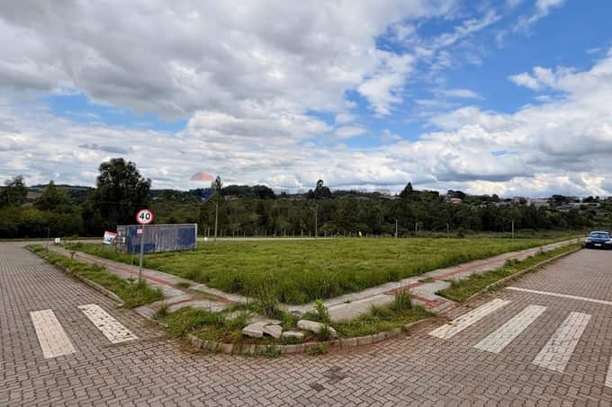 TERRENO DE ESQUINA NA VIA PRINCIPAL, 366m², Parque dos Eucaliptos