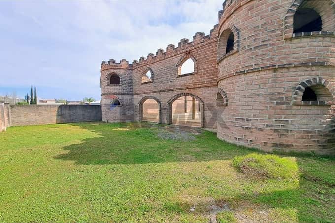 Prédio Comercial, um CASTELO com 1.300-m² no Bairro Cidade Nova