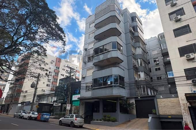 APARTAMENTO NO ED. PLAZA RESIDENCIAL , PROX. HOSPITAL DAS CLINICAS 03 DORMITORIOS (SUITE) SEMIMOBILIADO
